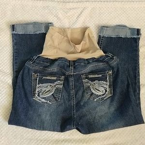 Wallflower maternity capris